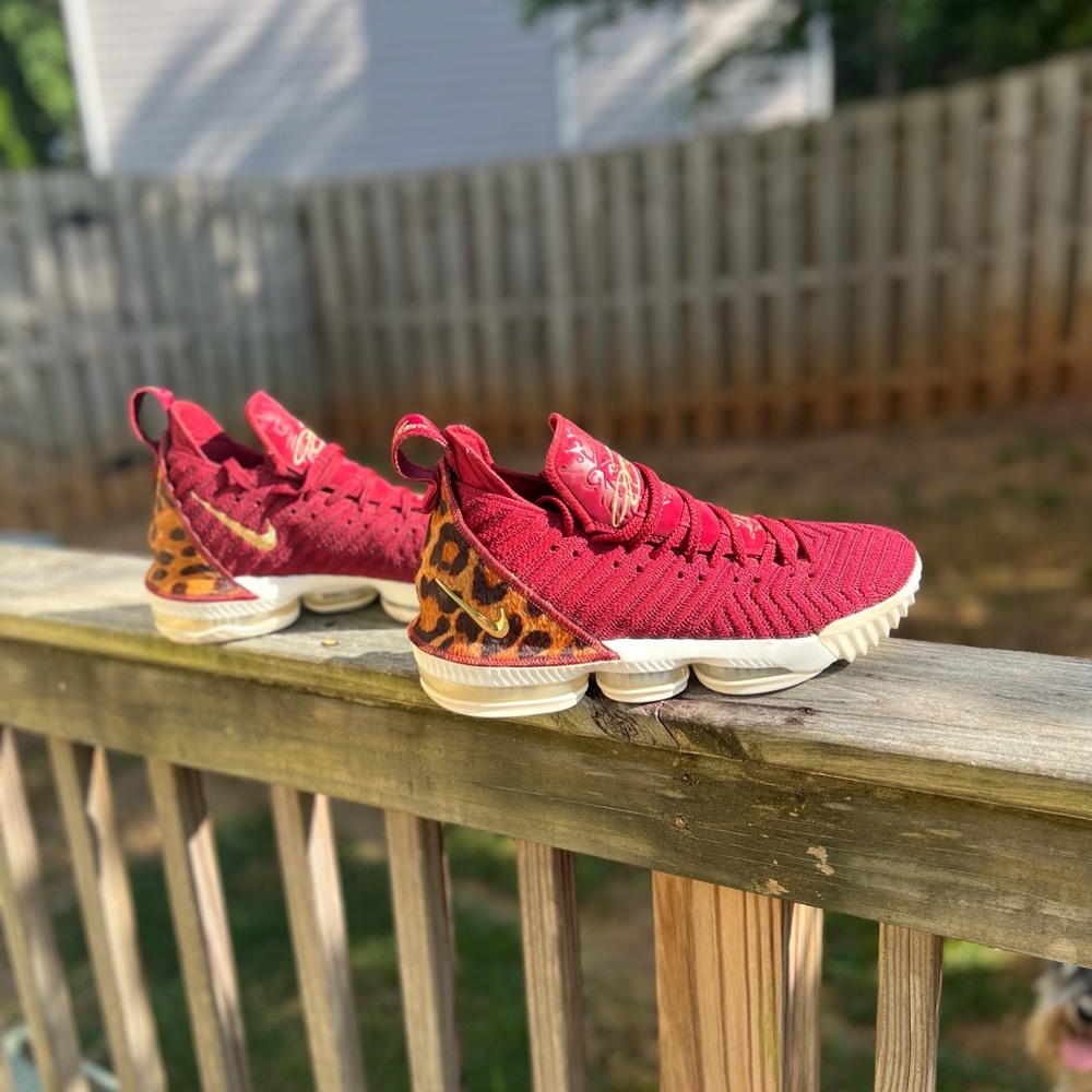 Nike LeBron 16 King